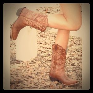 Gorgeous ARIAT Shada Boots
